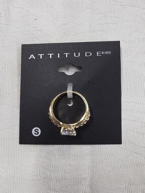 NWT Attitude Gold-Tone Statement Ring - Size Small